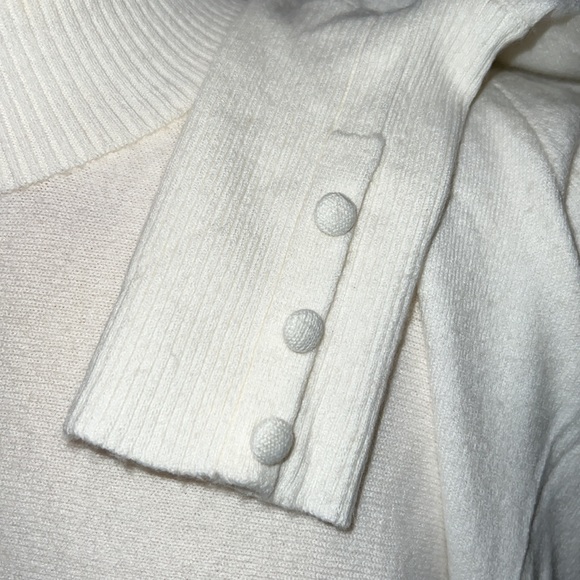 Beautiful dolman sleeve sweater, winter white, medium - Picture 6 of 11